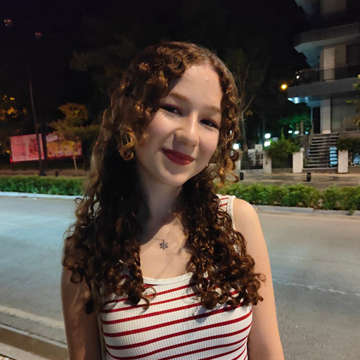 İrem Akmut