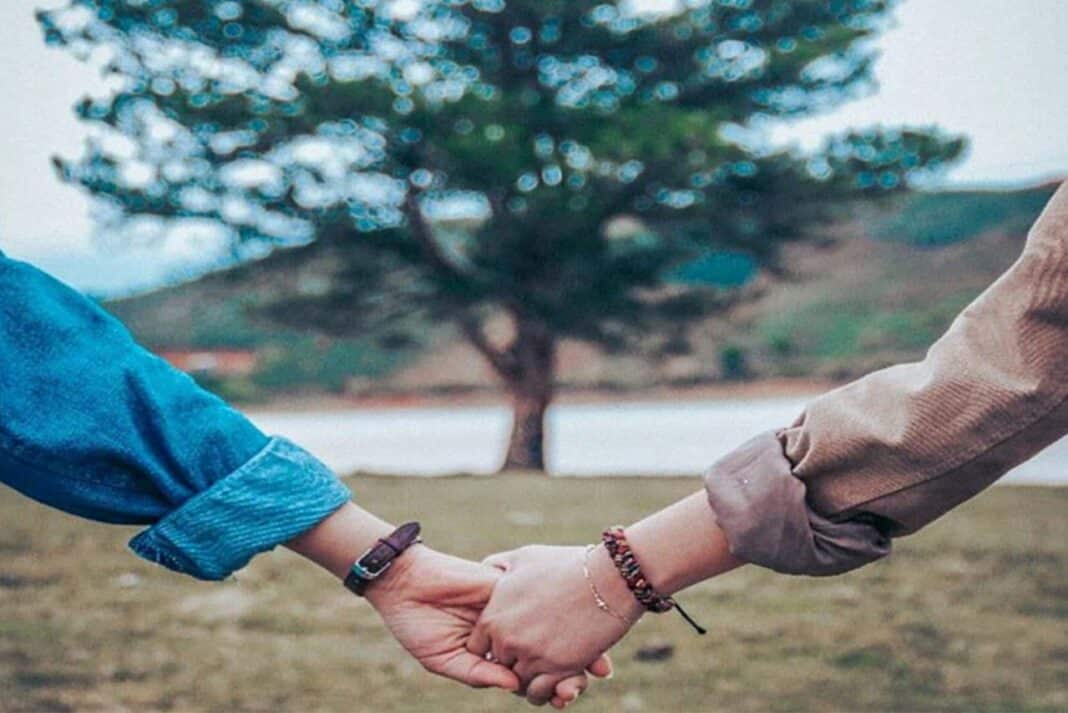 Konuşmadan Anlaşmak: Söz Dışı İletişim ve Duygusal Uyum