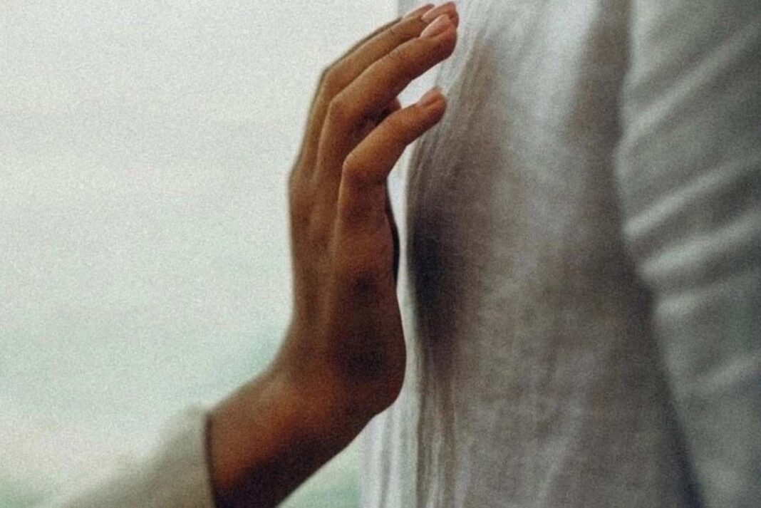 Dokunuyoruz Ama Bağ Kuramıyoruz: Mekanik İlişkilerin Psikolojisi