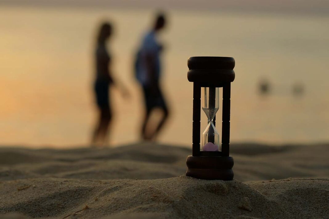 Zamanın Askıya Aldığı İlişkiler: Duygusal Sürekliliğin Görünmeyen Yüzü