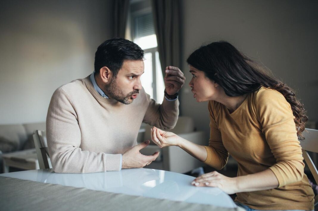 Görünmez Rekabet: İlişkilerde Sessiz Yarışma Neden Bu Kadar Yaygın?