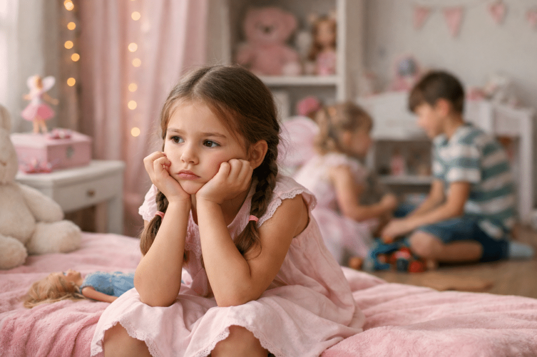 “Kız Gibi Davran”: Kız Çocuklarının Yetiştirilme Biçimi Kadın Kimliğini Nasıl Şekillendiriyor?