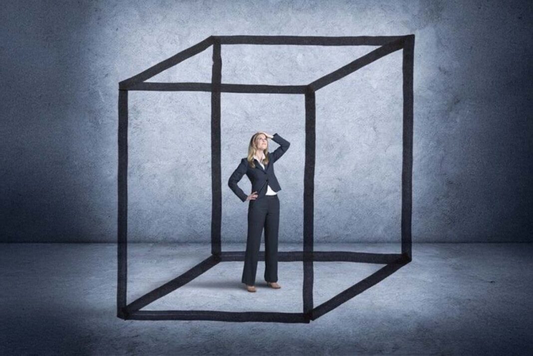 Zirvedeki Görünmez Engel: Cam Tavan Fenomeni ve Kariyerin Gizli Kodları