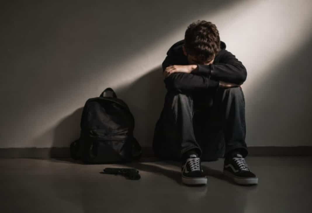 The Psyche of a School Shooter konulu Psychology Times psikoloji yazısı için profesyonel görsel.