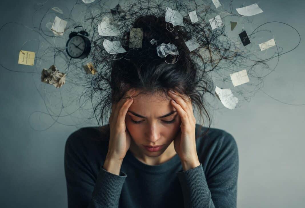 Zihnimiz Neden Hiç Susmuyor? konulu Psychology Times psikoloji yazısı için profesyonel görsel.
