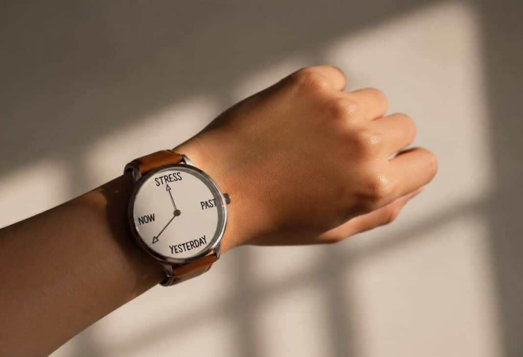 Nedir Bu Stres? konulu Psychology Times psikoloji yazısı için profesyonel görsel.