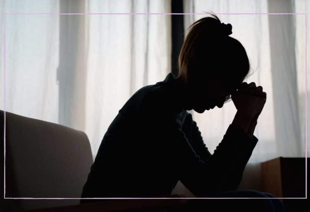 İdealine Yetişmeye Çalışırken Kendinden Uzaklaşmak konulu Psychology Times psikoloji yazısı için profesyonel görsel.