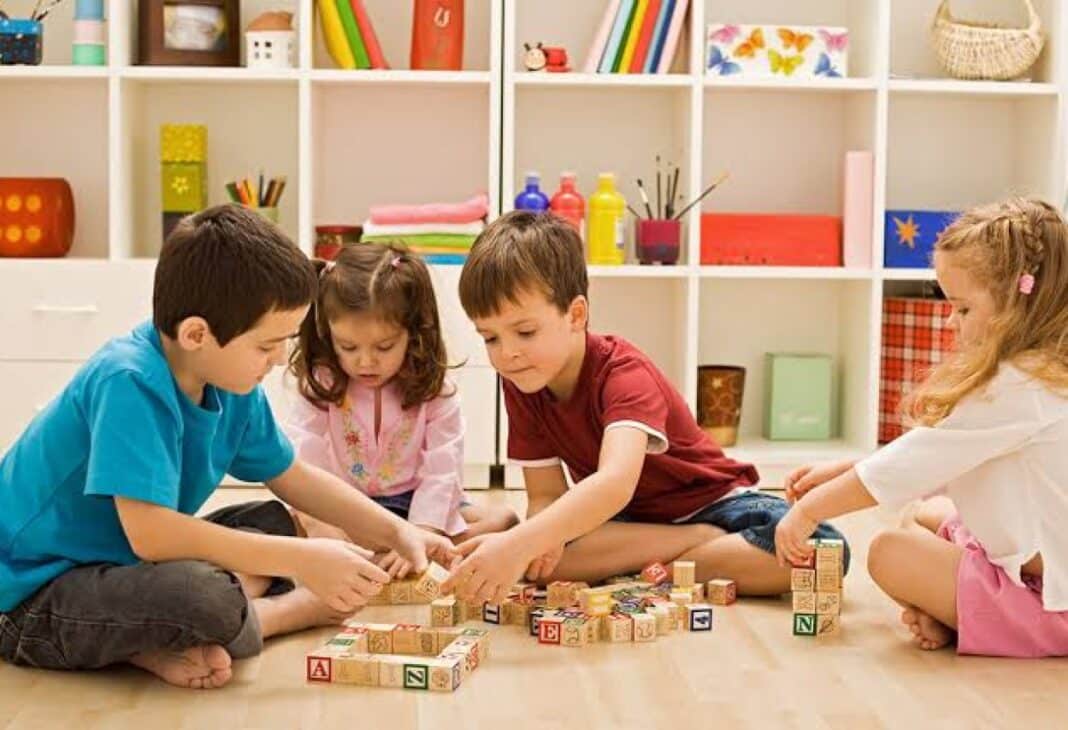 Oyun sırasında — oyun konulu Psychology Times psikoloji yazısı görseli