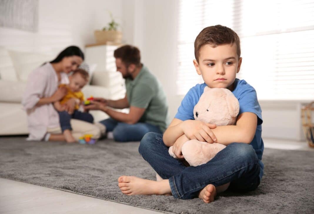Kardeş Kıskançlığını Besleyen Gizli Dinamikler: Aile İçi Hatalı İnanışlar ve Psikolojik Faktörler