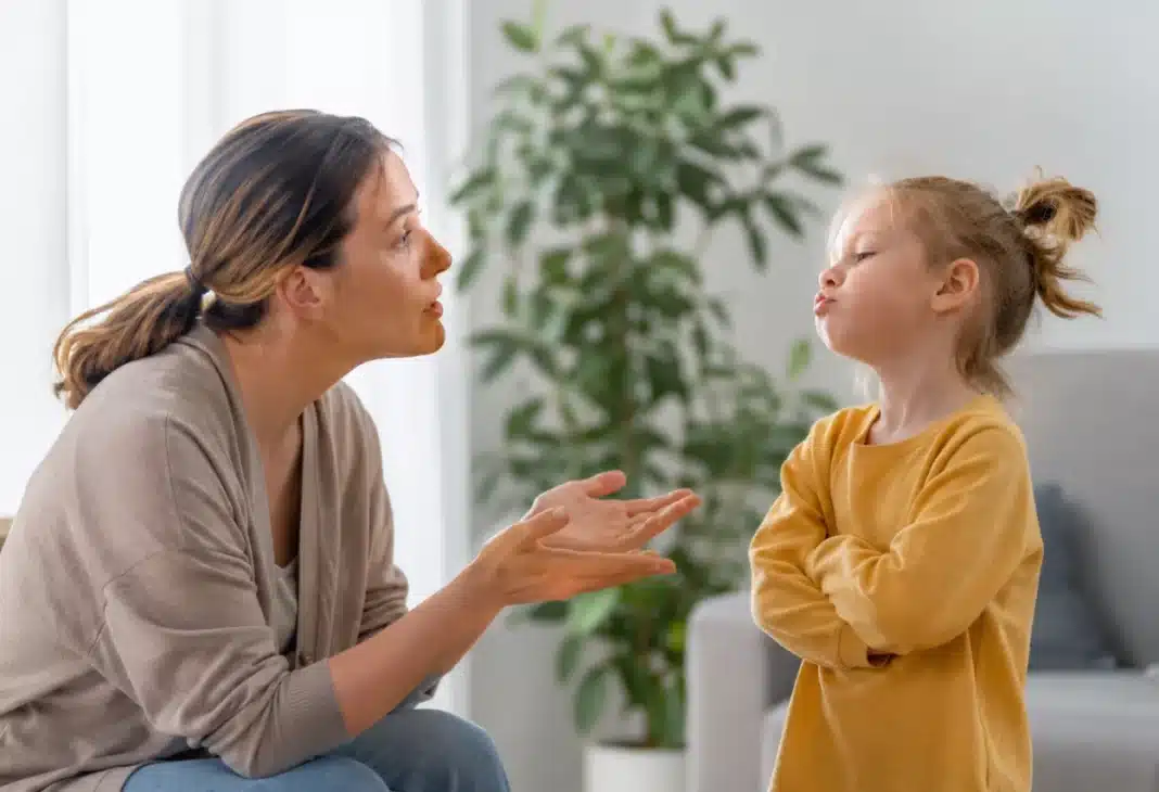 Çocuğunuz size karşı — çocuk psikolojisi konulu Psychology Times psikoloji yazısı görseli