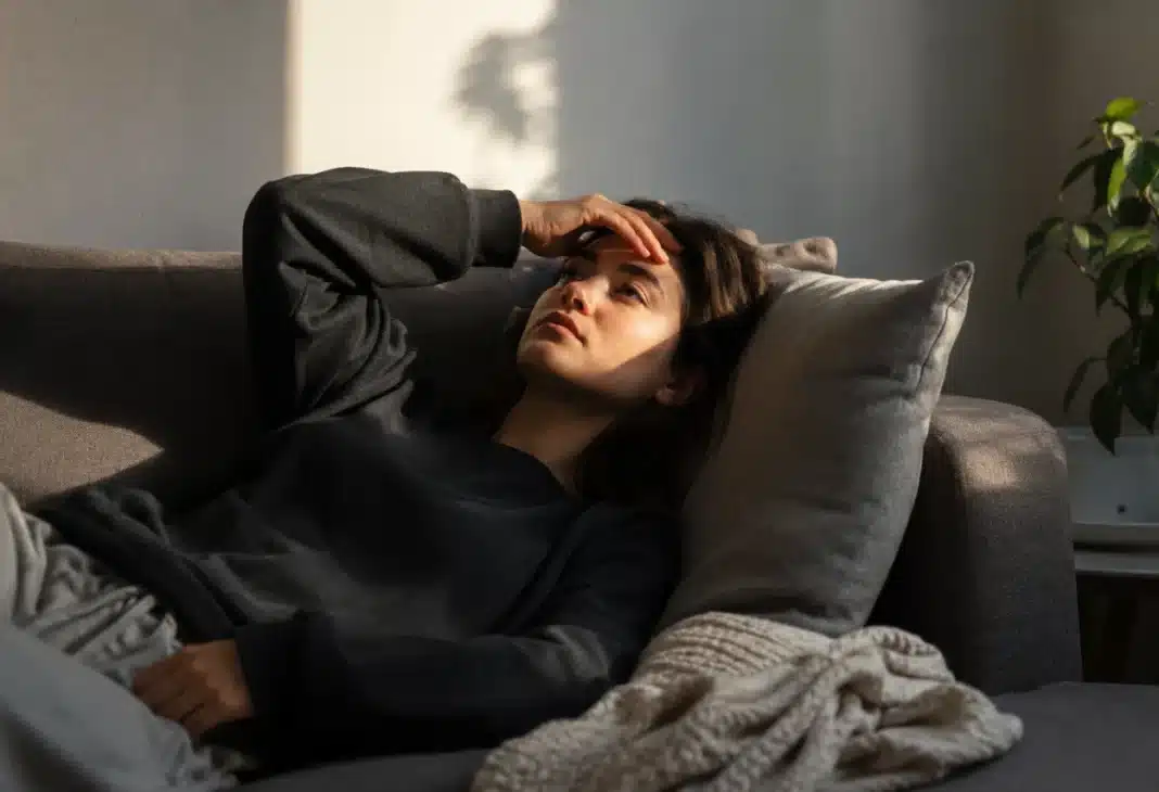 dinlenirken neden suçluluk hissediyoruz konulu Psychology Times psikoloji yazısı görseli