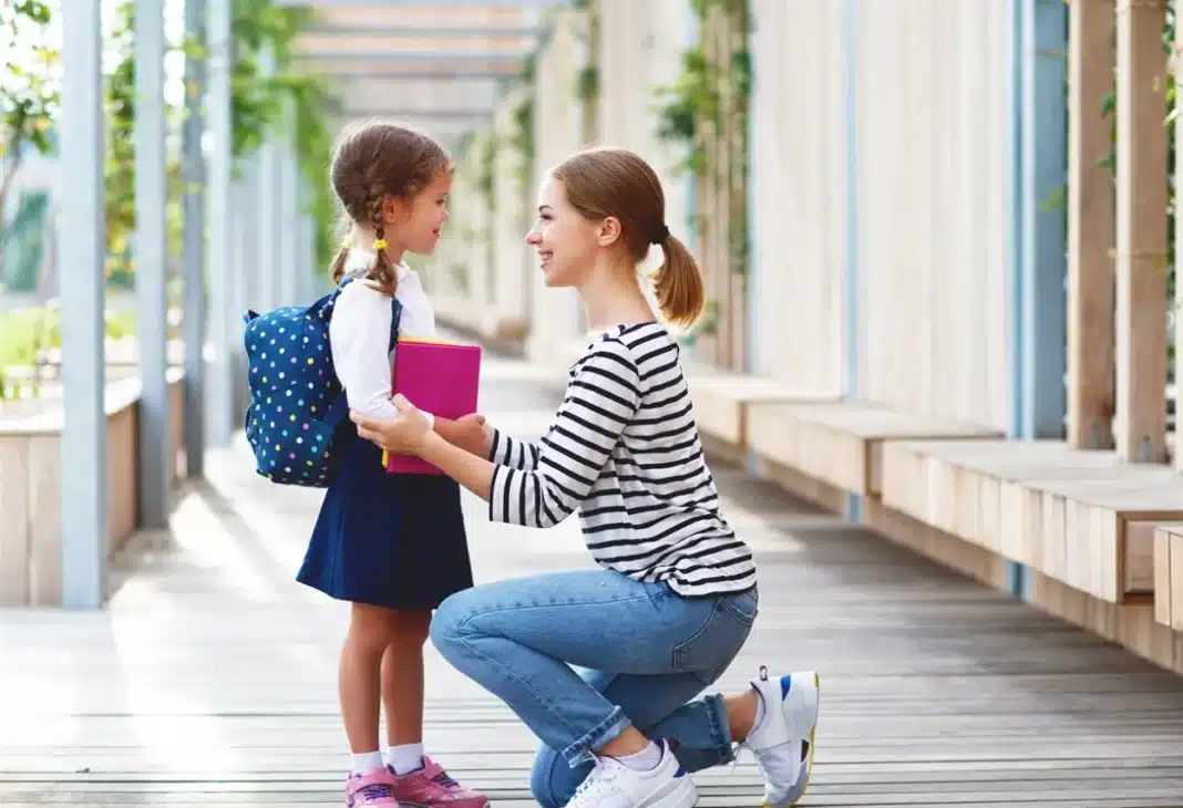 Okula Uyum Sürecinde Psikolojik Esneklik: Çocuklar, Ebeveynler ve Öğretmenler İçin Bütüncül Adaptasyon Rehberi